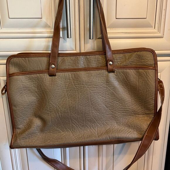 Vintage International All Weatherwear  Tan Leather  Zippered Handbag. - Picture 2 of 10